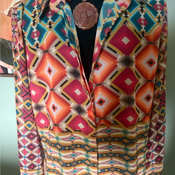 Geometric Patterned Blouse - Picture 2 of 3